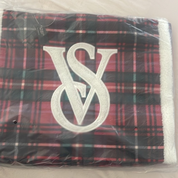 Victoria’s Secret Plaid Tote Bag - Picture 4 of 6